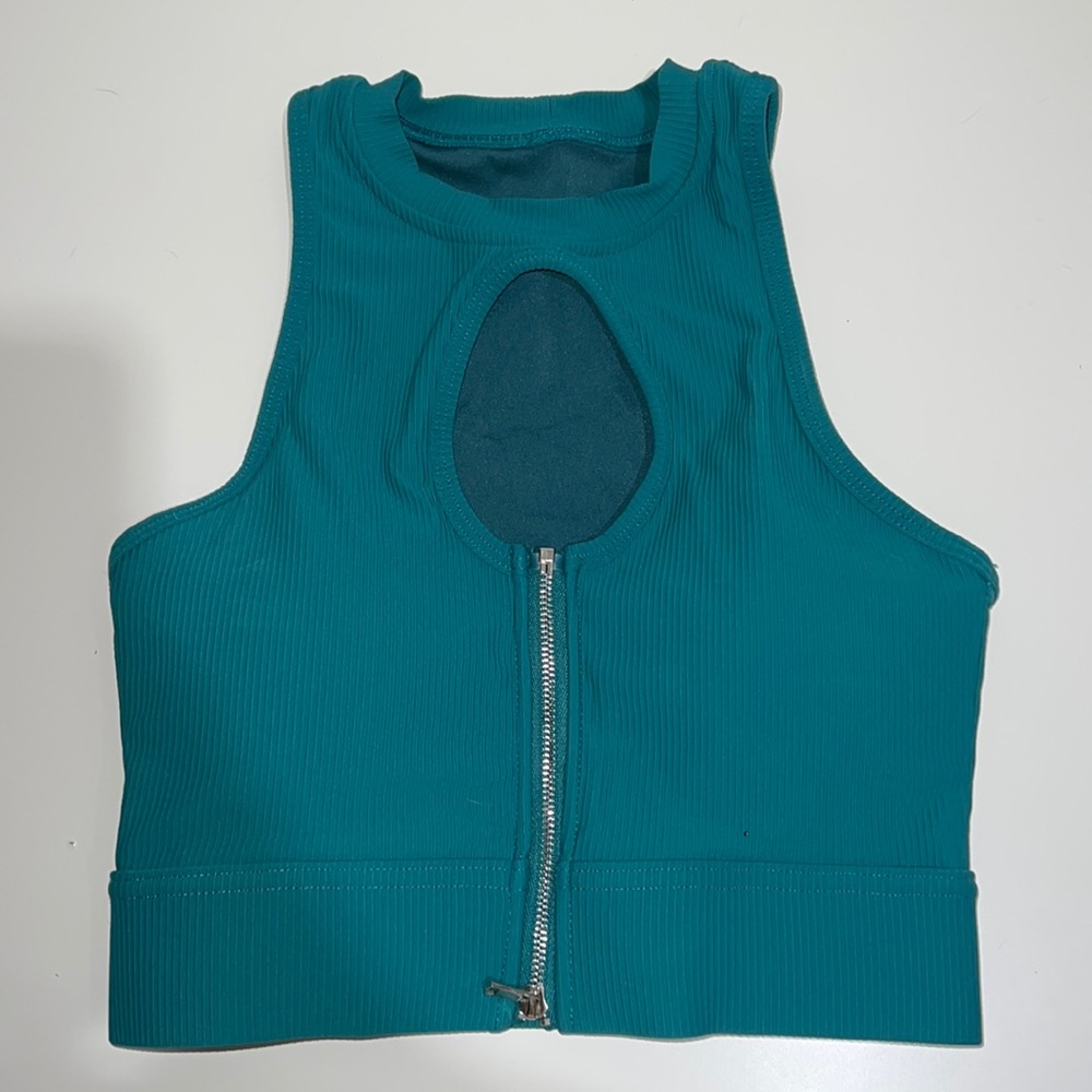 SHORT SLEEVE SPORT BRA FROM LOCAL PUERTO RICO BRAND (THEA)